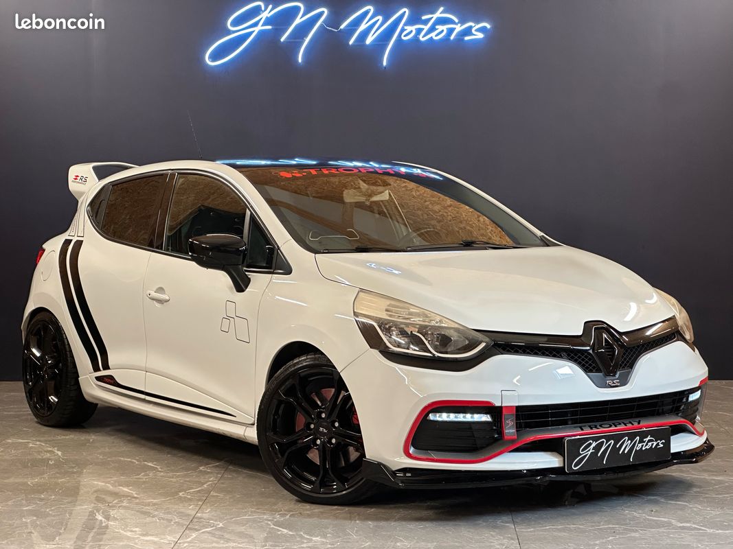 Renault clio iv 1.6 turbo 220 rs trophy edc – clio 4 rs trophy – intèrieur cuir – rs monior – emrayage neuf – discs et plaquettes neufs -garantie 12 mois –